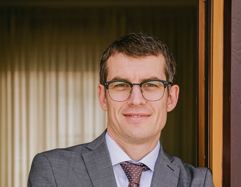 H.E. Gašper Dovžan slika